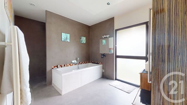 maison à vendre - 5 pièces - 188.0 m2 - ST ETIENNE DE MONTLUC - 44 - PAYS-DE-LOIRE - Century 21 Longchamp