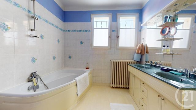 maison à vendre - 6 pièces - 146.18 m2 - ST HERBLAIN - 44 - PAYS-DE-LOIRE - Century 21 Longchamp