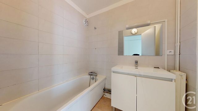 Appartement F4 à louer - 4 pièces - 71.25 m2 - ST HERBLAIN - 44 - PAYS-DE-LOIRE - Century 21 Longchamp