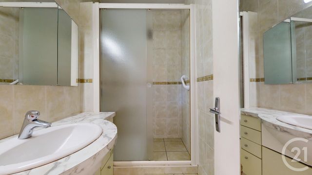 Appartement à vendre - 4 pièces - 74.21 m2 - ST HERBLAIN - 44 - PAYS-DE-LOIRE - Century 21 Longchamp