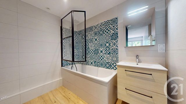 Appartement F4 à louer - 4 pièces - 100.0 m2 - ST HERBLAIN - 44 - PAYS-DE-LOIRE - Century 21 Longchamp